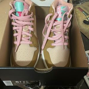 Air Jordan 1 Mid W8 GG